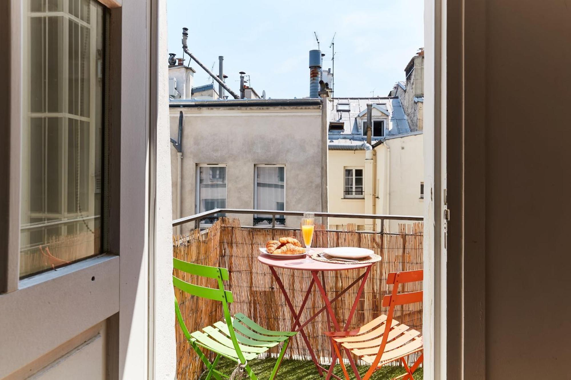 Bnbnova - Latin Quarter - 1br With Balcony *